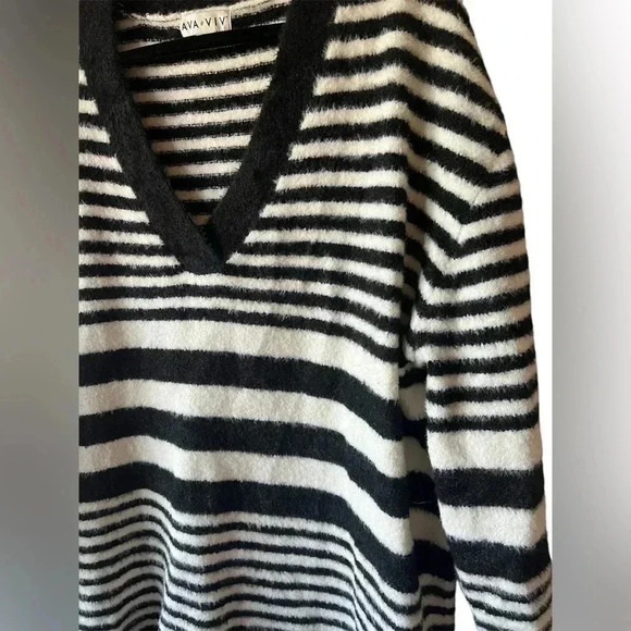 Ava & Viv Pullover Knit Striped Sweater 1X - Picture 3 of 5
